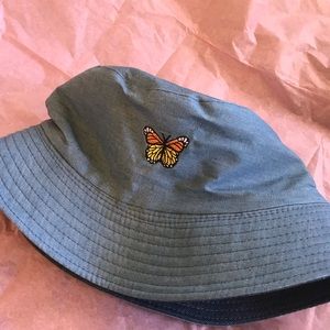 (4/$20) closet sale! Butterfly bucket hat